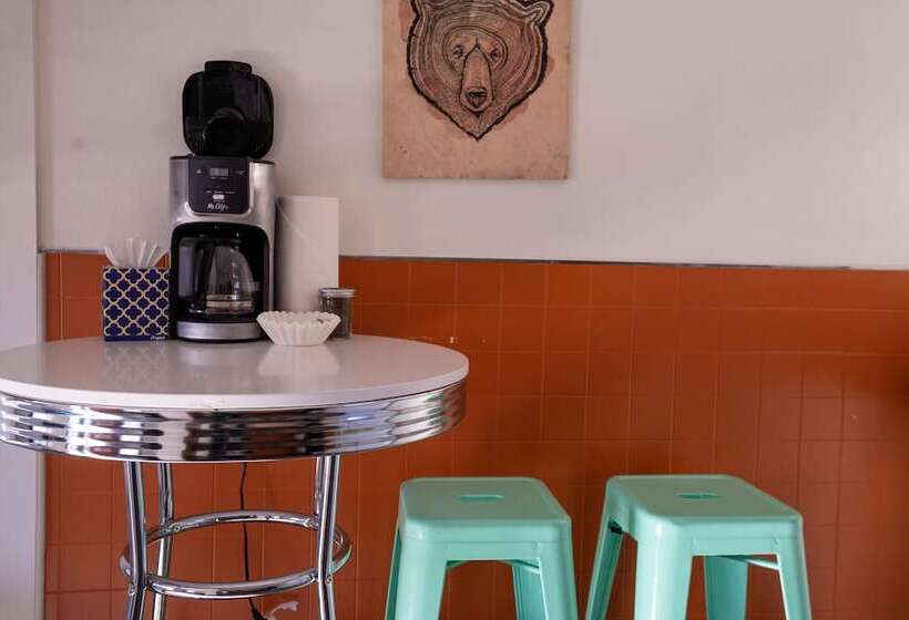 غرفة قياسية, A Lodge Lyons