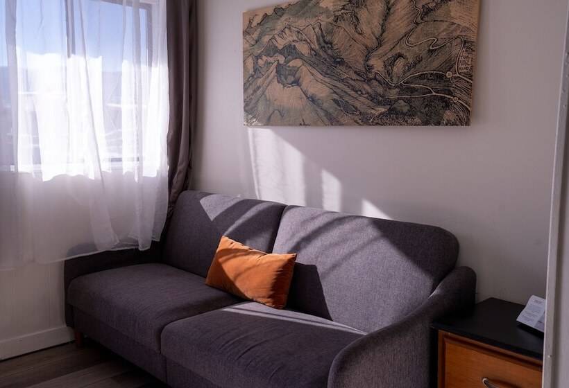 غرفة قياسية, A Lodge Lyons