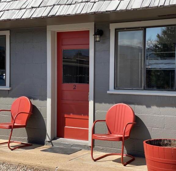 غرفة قياسية, A Lodge Lyons