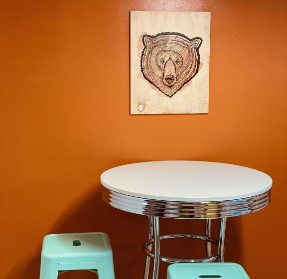 غرفة قياسية, A Lodge Lyons