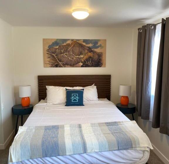 غرفة عائلية, A Lodge Lyons