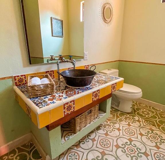 جناح عائلي, Boutique Santo Cuervo