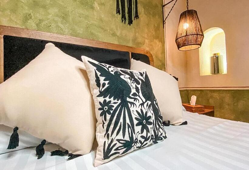 جناح عائلي, Boutique Santo Cuervo