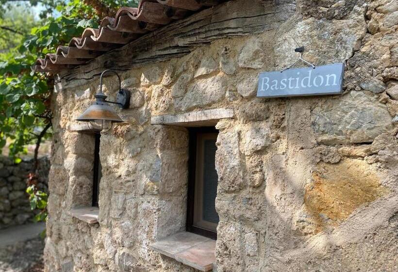 חדר בסיסי, Lou Calen