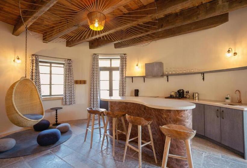 סוויטת סופריור, Lou Calen