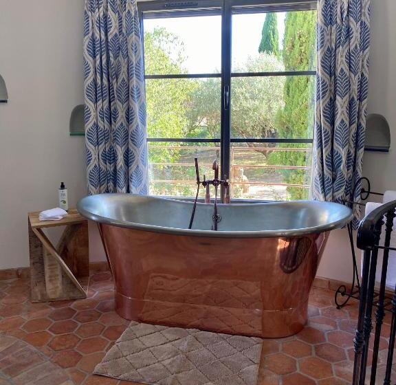 סוויטת סופריור, Lou Calen