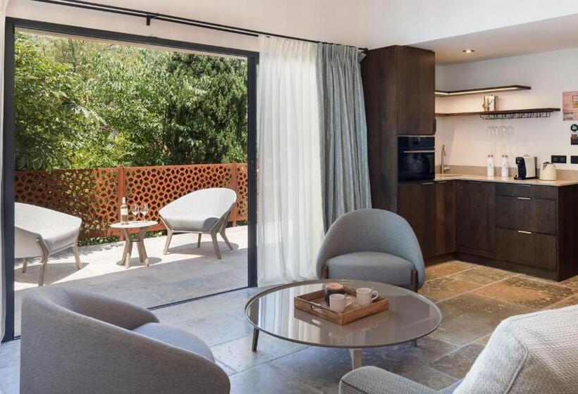 חדר דלוקס, Lou Calen