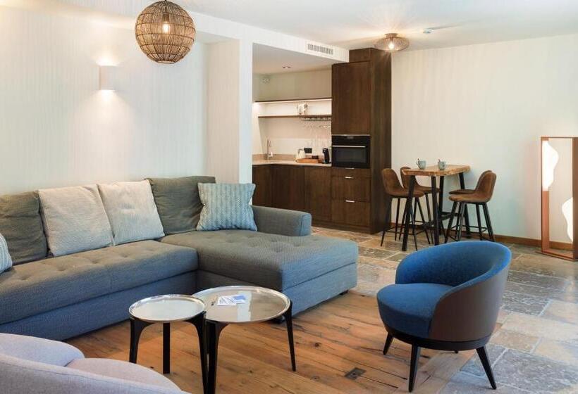 חדר דלוקס, Lou Calen