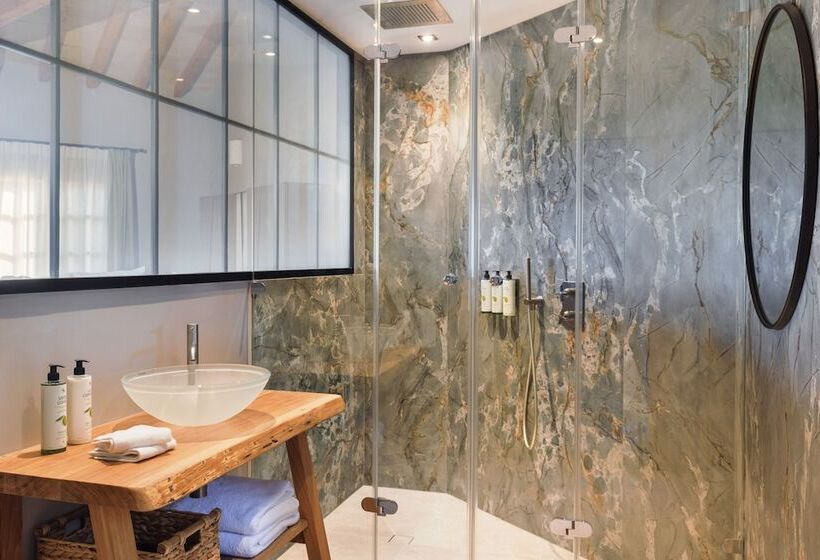 חדר סטנדרט, Lou Calen