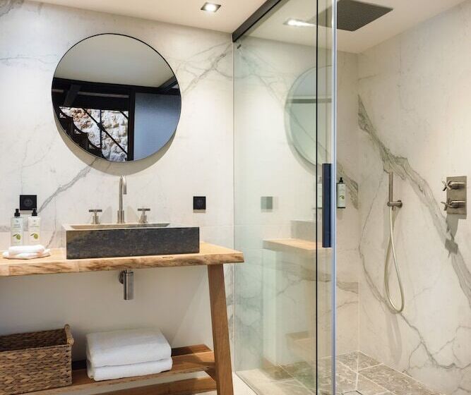 חדר דלוקס, Lou Calen