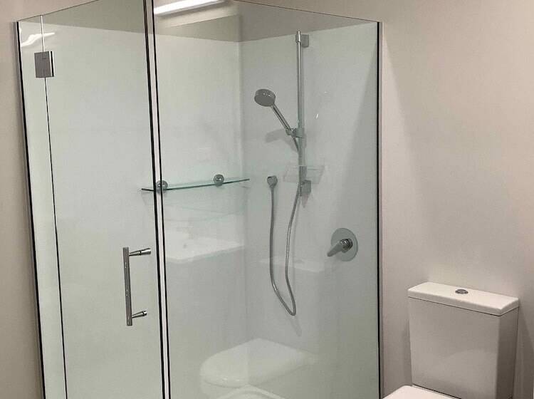 מיטת קינג בסוויטה, Wyndham Garden Christchurch Kilmore Street