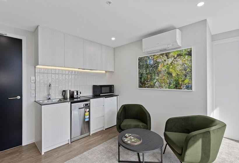 מיטת קינג בסוויטה, Wyndham Garden Christchurch Kilmore Street
