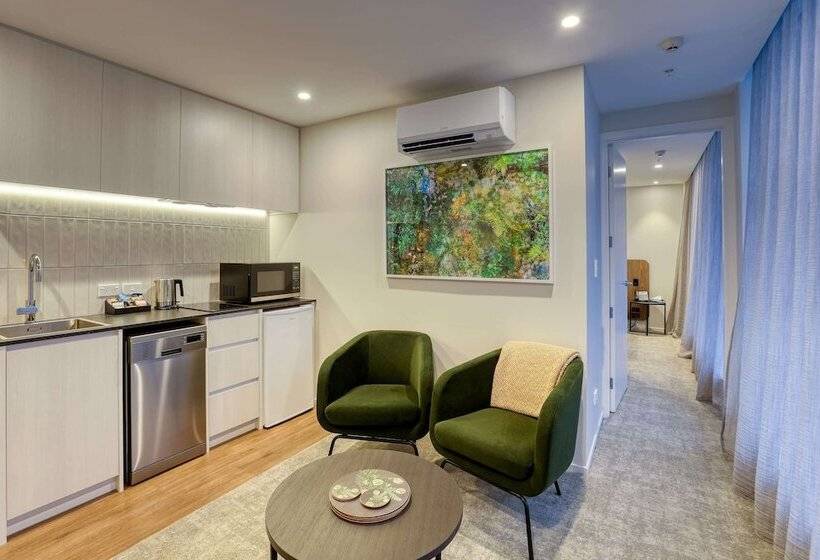 מיטת קינג בסוויטה, Wyndham Garden Christchurch Kilmore Street