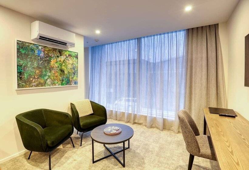 מיטת קינג בסוויטה, Wyndham Garden Christchurch Kilmore Street