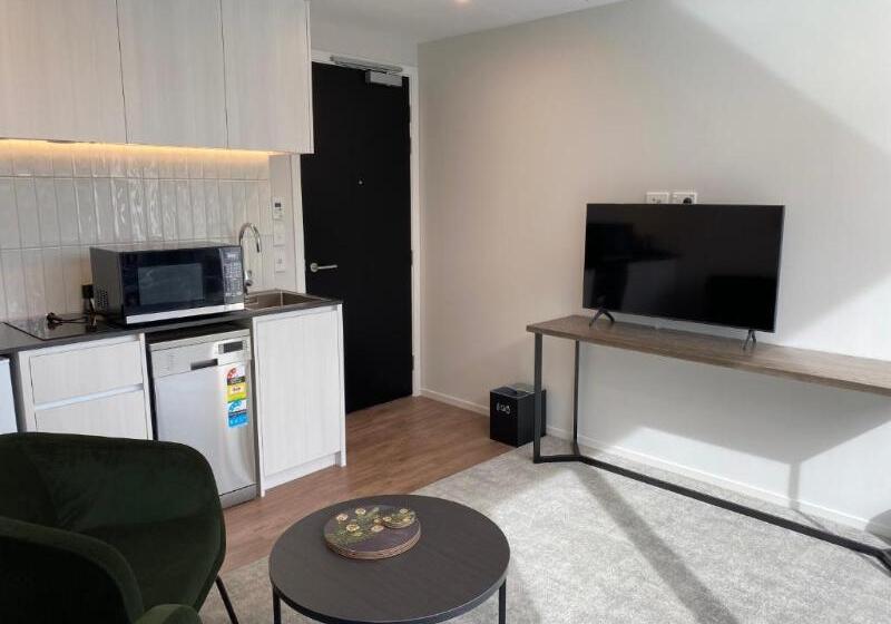 מיטת קינג בסוויטה, Wyndham Garden Christchurch Kilmore Street