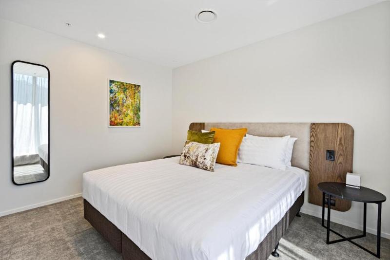 מיטת קינג בסוויטה, Wyndham Garden Christchurch Kilmore Street