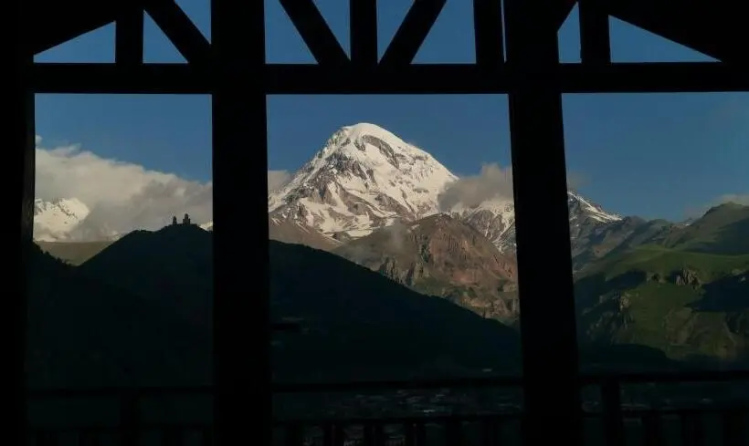 اتاق استاندارد با چشمانداز کوهستان, Aronia Kazbegi