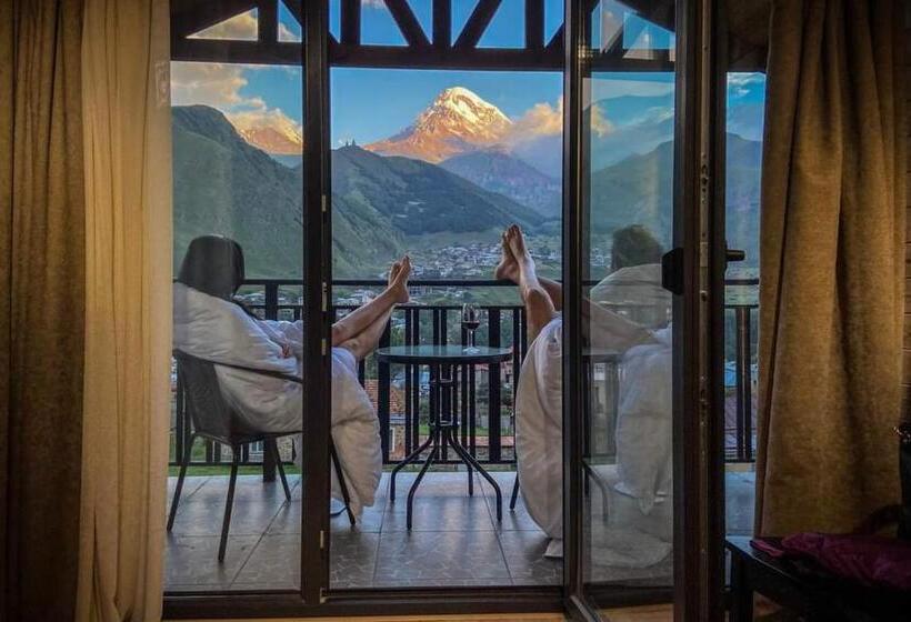 اتاق استاندارد با چشم‌انداز کوهستان, Aronia Kazbegi