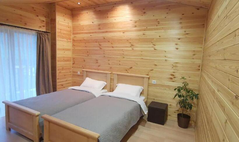 اتاق استاندارد با بالکن, Aronia Kazbegi