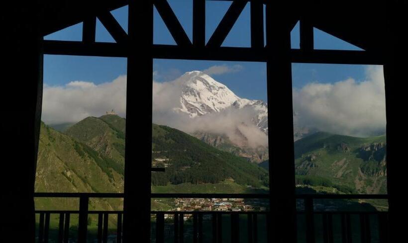 اتاق استاندارد با بالکن, Aronia Kazbegi