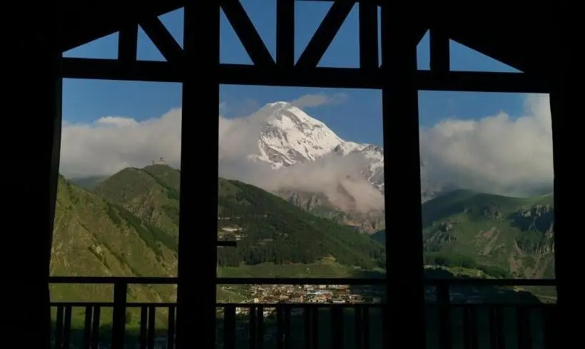 اتاق استاندارد با بالکن, Aronia Kazbegi