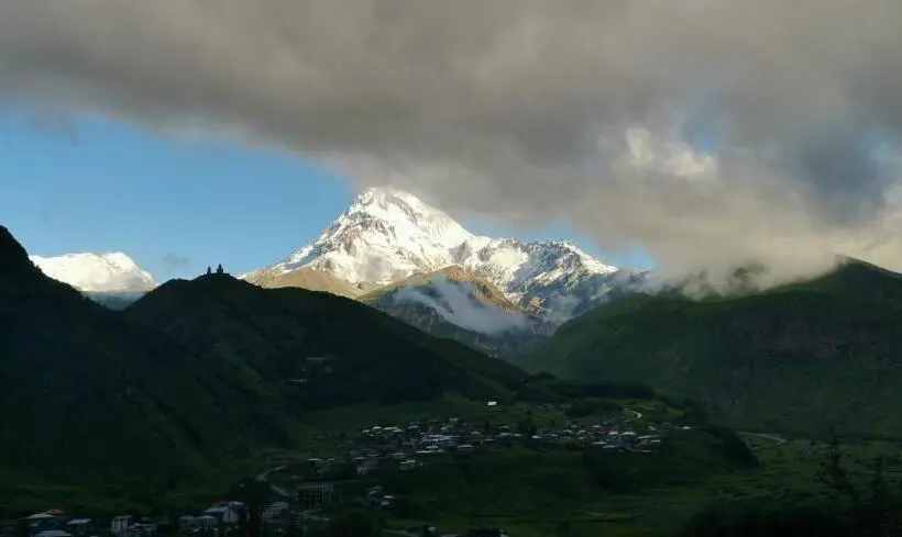 اتاق سوپریور با چشمانداز باغ, Aronia Kazbegi