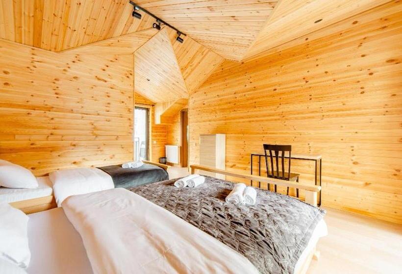 اتاق استاندارد سه نفره, Aronia Kazbegi