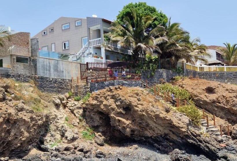 اتاق استاندارد با سرویس بهداشتی مشترک, Cactus Guest House