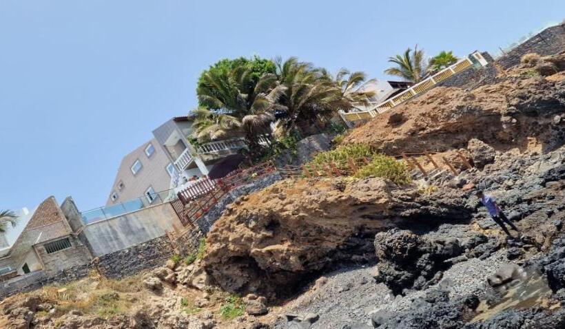 اتاق استاندارد با سرویس بهداشتی مشترک, Cactus Guest House