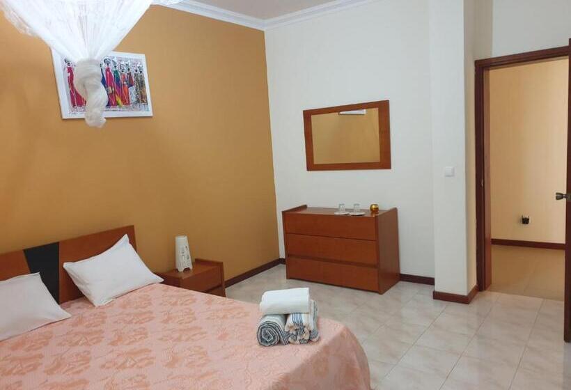 اتاق استاندارد با سرویس بهداشتی مشترک, Cactus Guest House