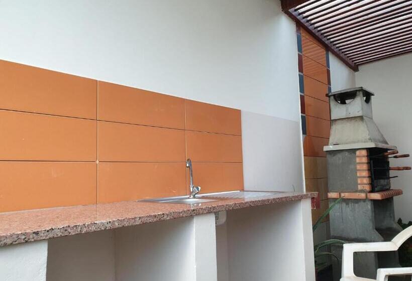 اتاق استاندارد با سرویس بهداشتی مشترک, Cactus Guest House