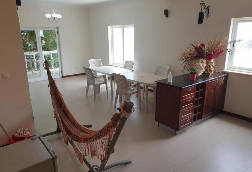 اتاق استاندارد با سرویس بهداشتی مشترک, Cactus Guest House