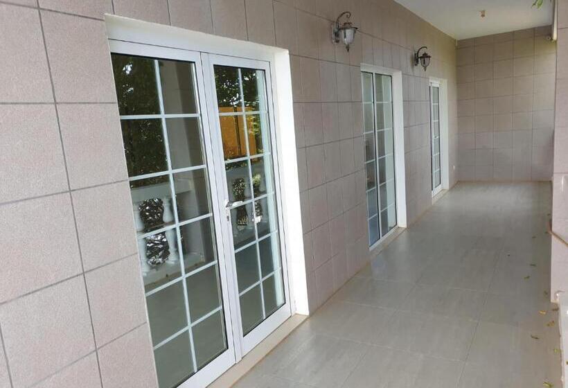 اتاق استاندارد با سرویس بهداشتی مشترک, Cactus Guest House