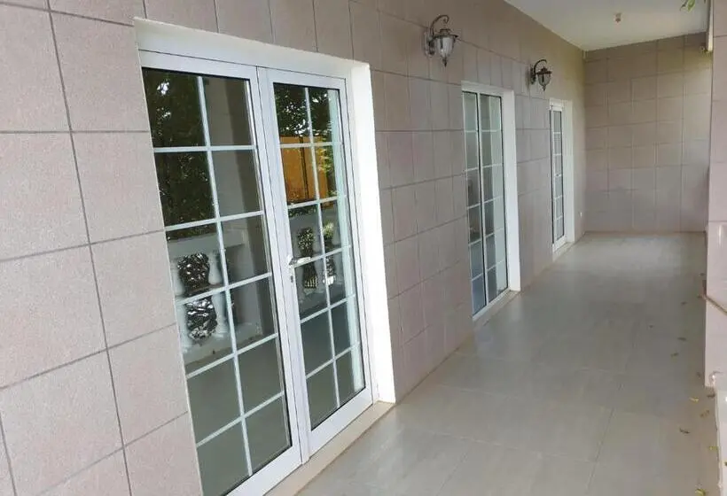 اتاق استاندارد با سرویس بهداشتی مشترک, Cactus Guest House