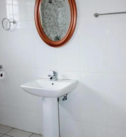 اتاق اکونومی, Motseleng Guest House