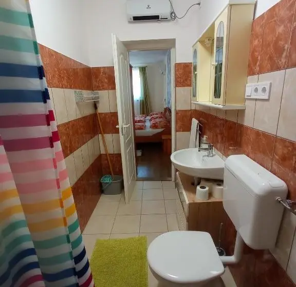スタンダード４人部屋, Szieszta Vendégház