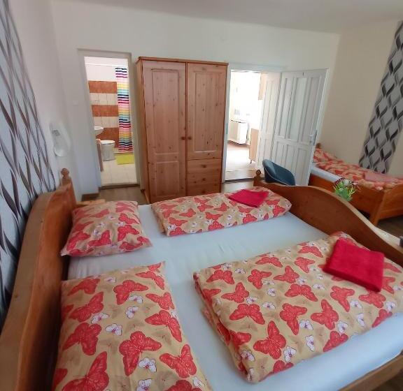 חדר סטנדרט לארבעה, Szieszta Vendégház