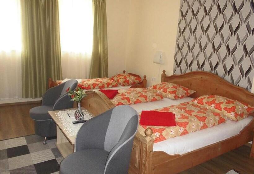 חדר סטנדרט לארבעה, Szieszta Vendégház