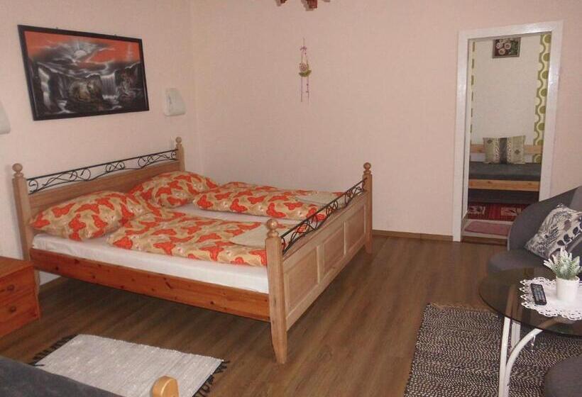 חדר קלאסי לארבעה, Szieszta Vendégház