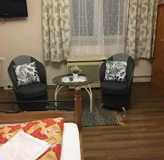 חדר קלאסי לארבעה, Szieszta Vendégház