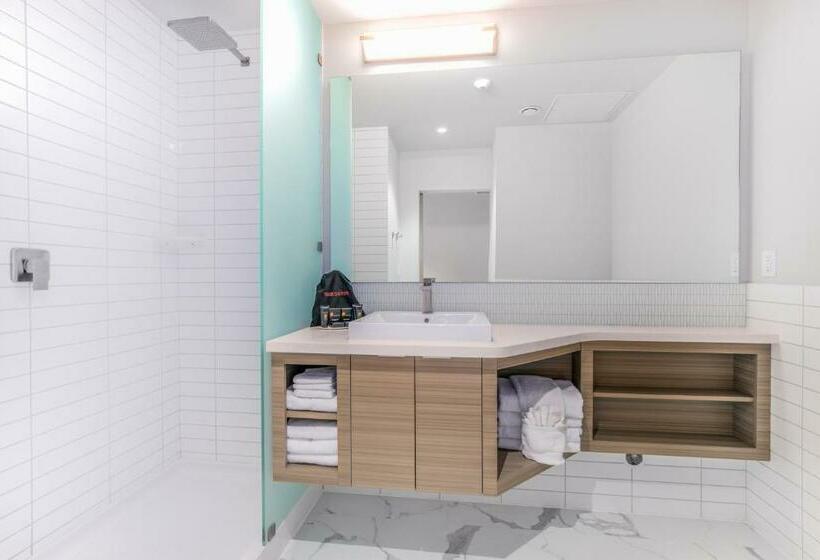 غرفة قياسية سرير كينج, Aqsarniit Hotel And Conference Centre