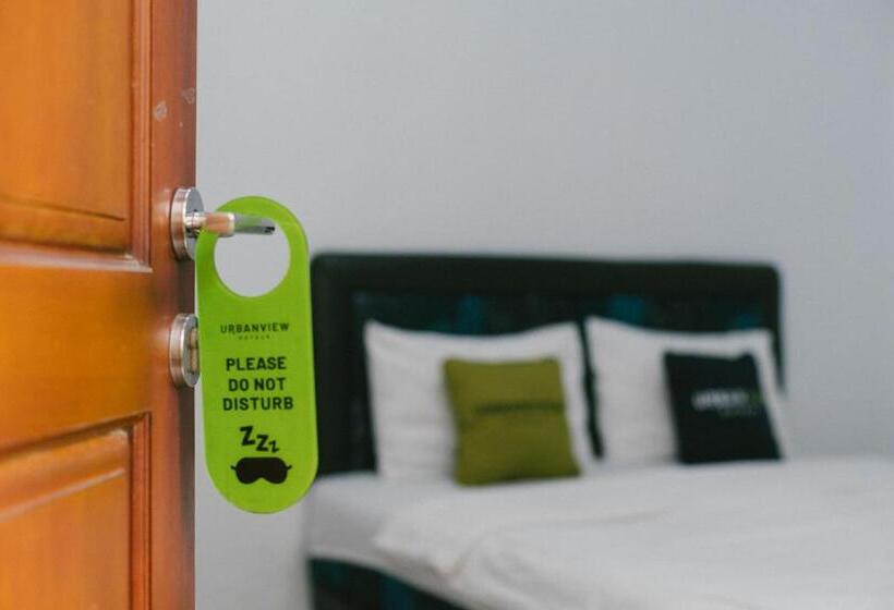 Номер Superior, Urbanview Hotel Griya Surya Malang By Reddoorz