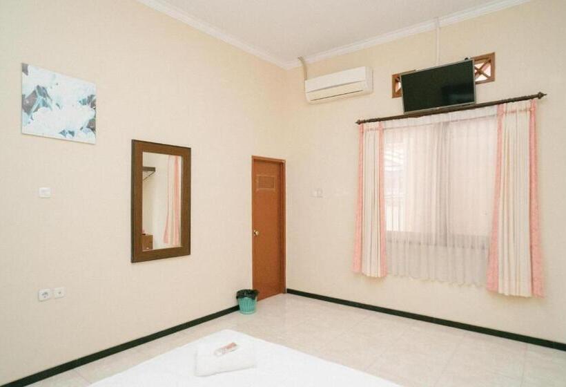 スーペリアールーム, Urbanview Hotel Griya Surya Malang By Reddoorz