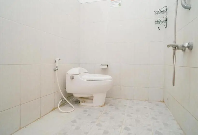 デラックスルーム, Urbanview Hotel Griya Surya Malang By Reddoorz