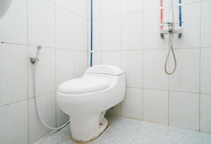 豪华房间, Urbanview Hotel Griya Surya Malang By Reddoorz