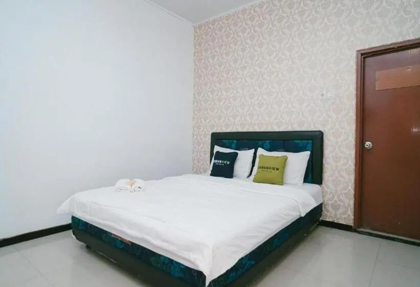 デラックスルーム, Urbanview Hotel Griya Surya Malang By Reddoorz