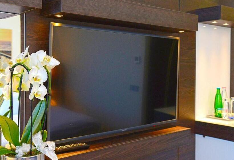 غرفة سوبيريور, Czinege & étterem