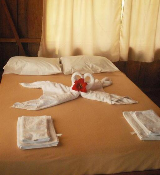 بنجلو قياسى, Cabañas Don Camilo Albergue De Montaña