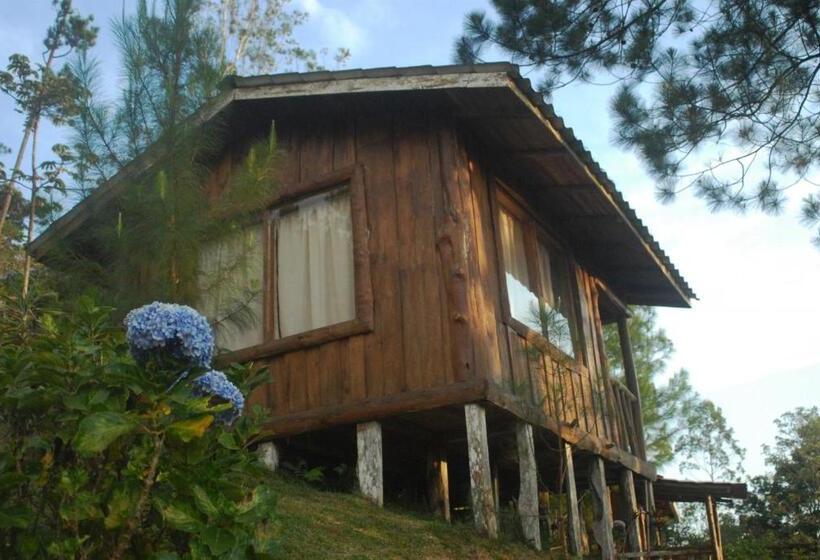 بنجلو قياسى, Cabañas Don Camilo Albergue De Montaña