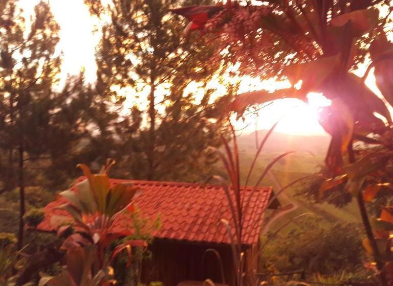 بنجلو قياسى, Cabañas Don Camilo Albergue De Montaña